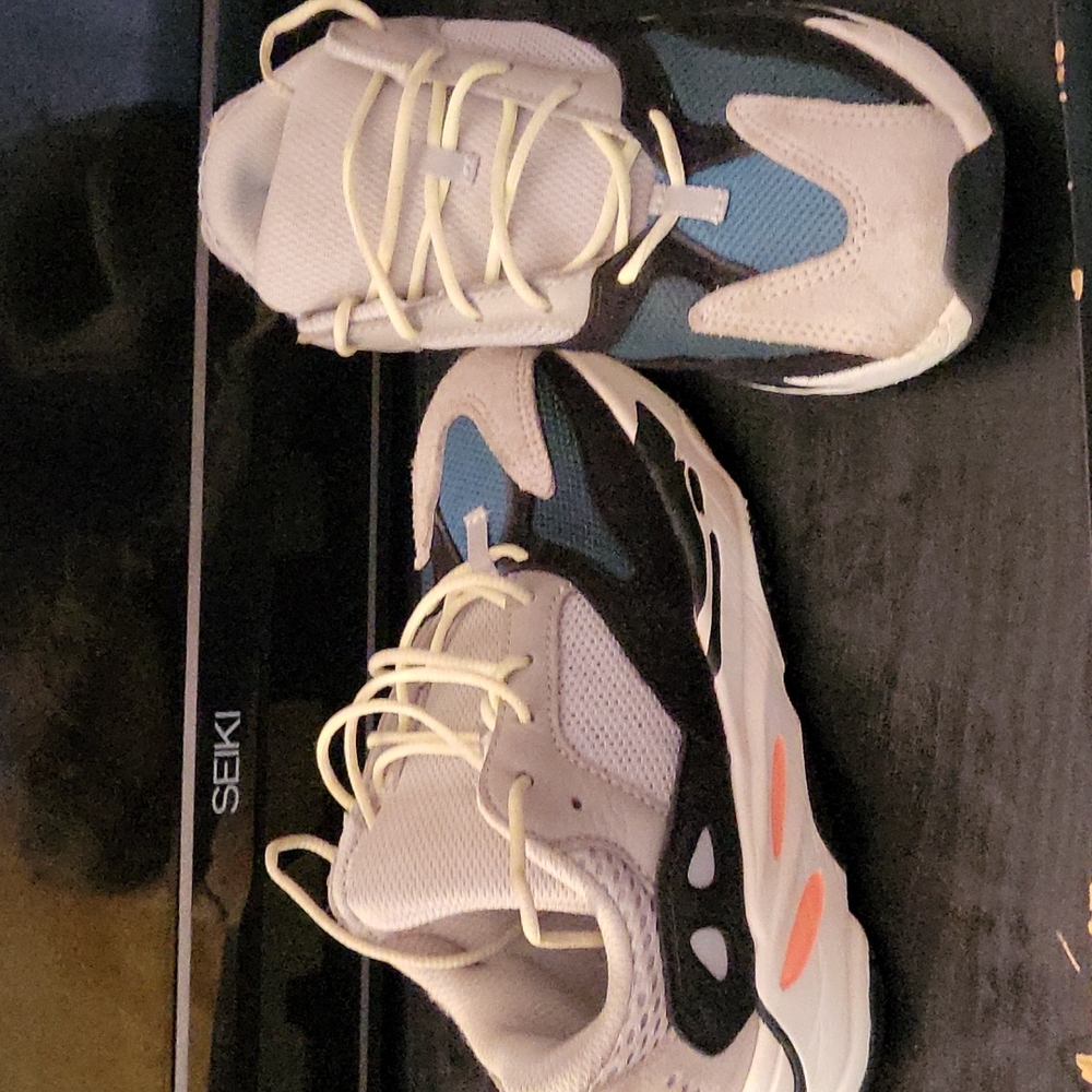 Kids sneakers
